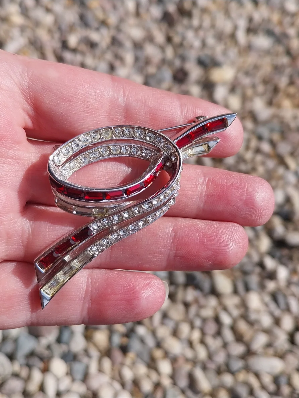 Boucher Vintage Brooch with Red and Clear Crystals - Picture 8 of 14
